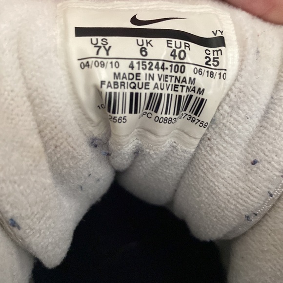 Nike Basketball Shoes - Picture 3 of 9